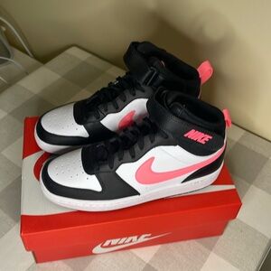 Nike Kids Court Borough Mid 2 Size 5.5Y